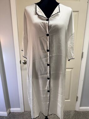 Cheibear White Button-Front Short Sleeve Nightgown with Black Trim NWOT